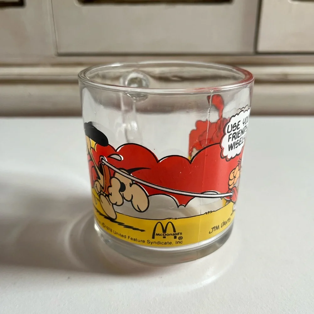 Vintage 1978 Jim Davis Garfield McDonald's Clear Glass Mug “Use Your Friends ..”